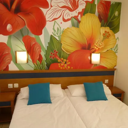 Palm Garden With Sea Views To The Beach, Pools